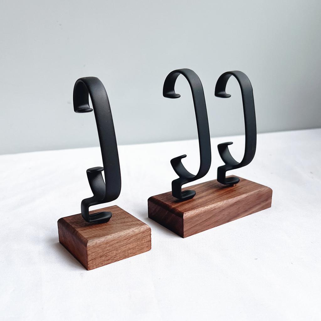 C Shaped Watch Display Stand S - огляд і ціна Jewelry And Watches Inc